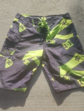 DC Boyd Charcoal and Neon Green Hybrid Board Shorts Size 12-14 Swim Trunks